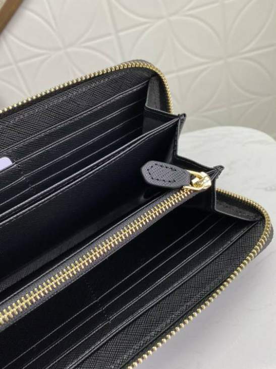 Picture of Prada Wallets _SKUfw167308927fw